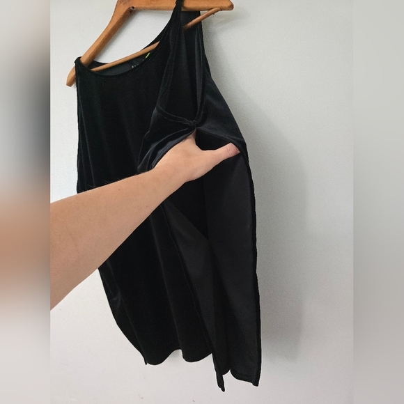 LYSSE Women’s Plus Size L/XL Black Velvet Velour Cold Shoulder Oversized Shirt - Picture 2 of 8